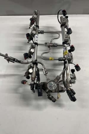 Fuel Rails w/ Injectors & High Pressure Pump ISUZU NPR Gas 6.6L 2022 OEM 12707925 12707933 12679193