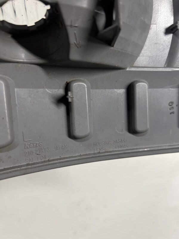 Front Left Corner Parking Light Lamp Isuzu NPR OEM 210-21873. Scratches On Lens - Image 2