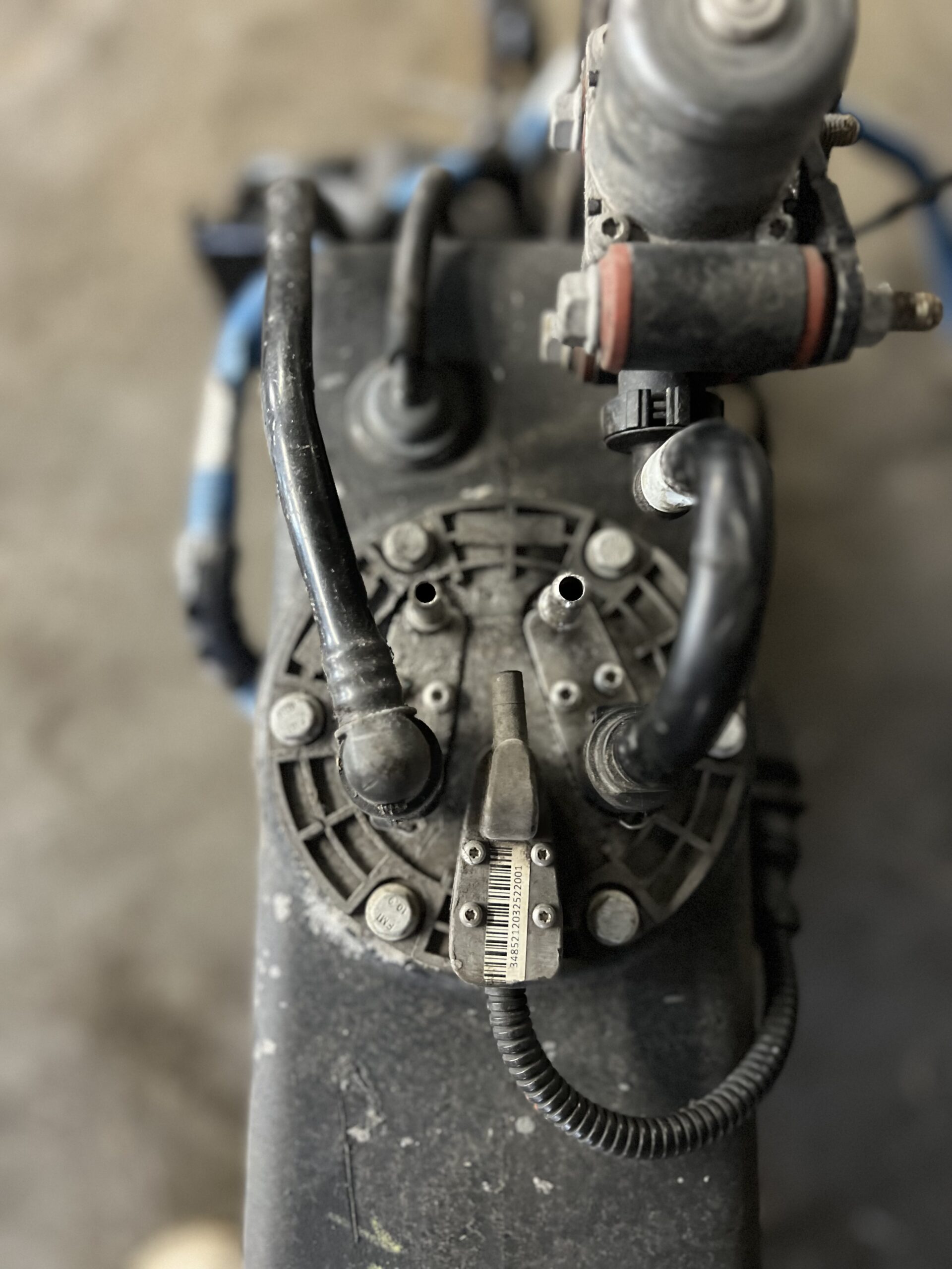 DEF Tank w/ Level Sensor FREIGHTLINER M2 106 OEM - Image 5