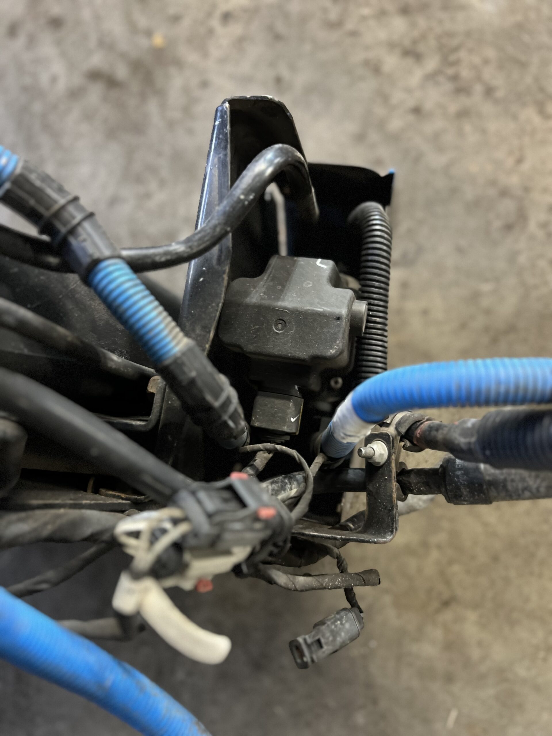 DEF Tank w/ Level Sensor FREIGHTLINER M2 106 OEM - Image 6