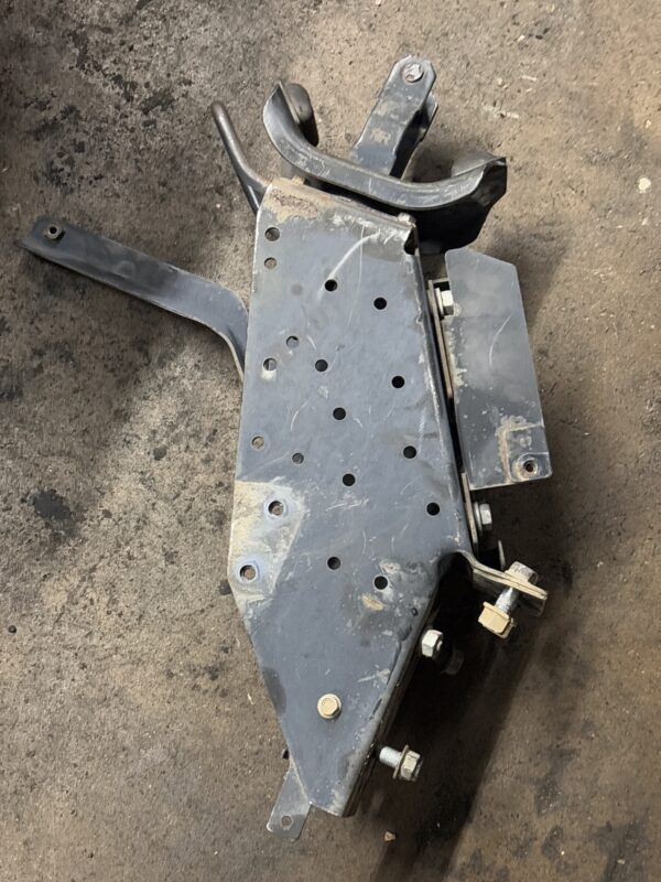 CAB SUPPORT ISUZU NPR 2430297