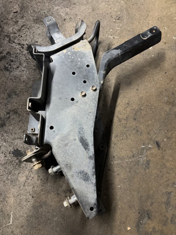 CAB SUPPORT ISUZU NPR 2430297 - Image 3