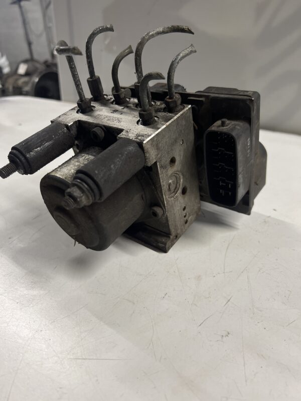 ABS Anti-Lock Brake Pump ISUZU NPR 2005-2007 OEM 897330532 - Image 2