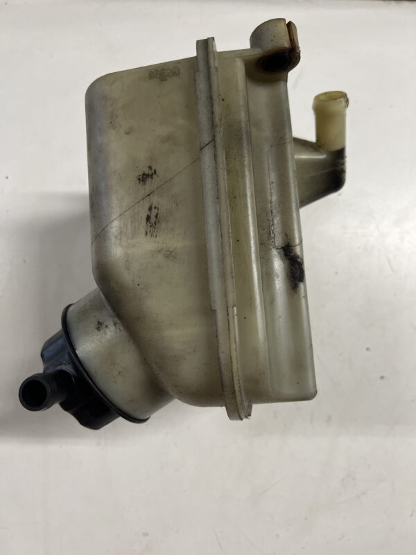 Power Steering Reservoir FREIGHTLINER M2 OEM A14-17924-000 - Image 3