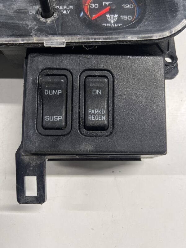 Speedometer Gauge Cluster INTERNATIONAL OEM 3868370C98 - Image 2
