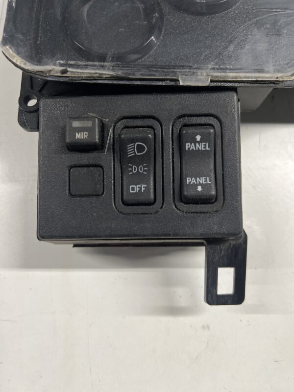 Speedometer Gauge Cluster INTERNATIONAL OEM 3868370C98 - Image 3