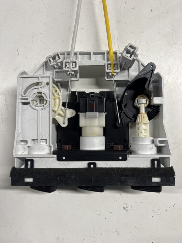 A/C Heater Control FUSO FE 2005-2007 OEM - Image 2