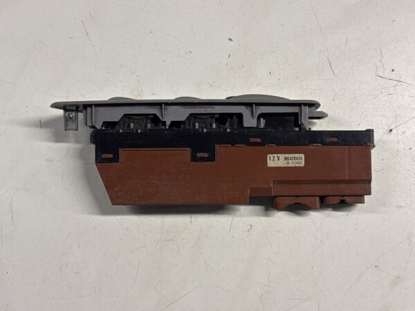 Front Left Door Window Switch FUSO Canter OEM MK420435 - Image 3