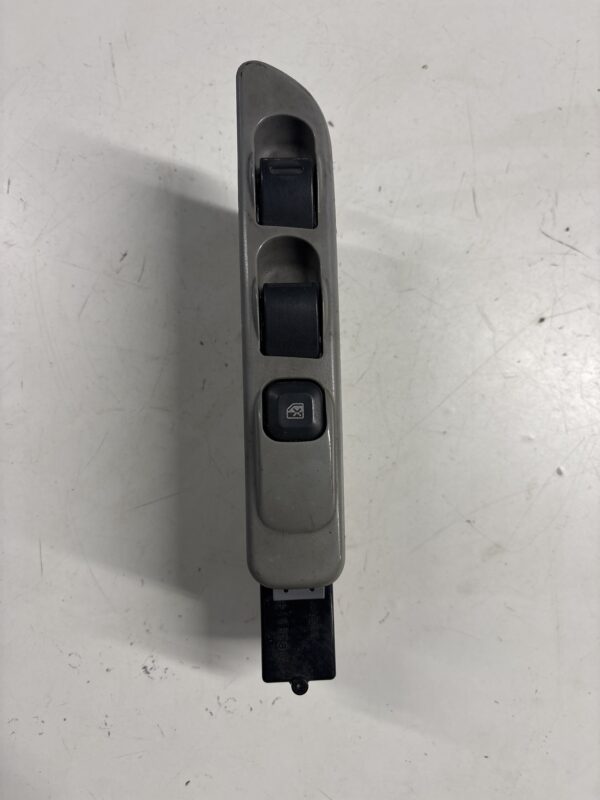 Front Left Door Window Switch FUSO Canter OEM MK420435