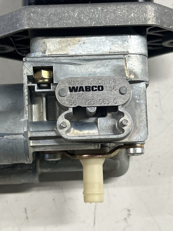 WABCO Hand Brake Control Valve OEM 9617230650 - Image 3
