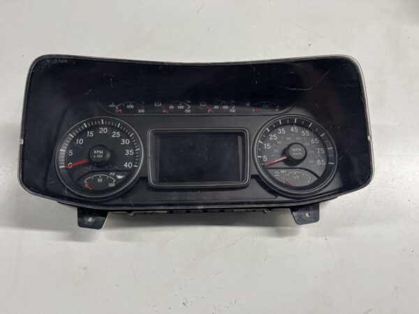 Speedometer Gauge Cluster INTERNATIONAL OEM 4094333C1. Scratches On Glass