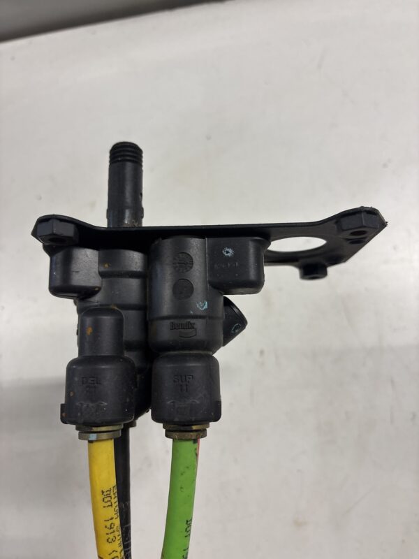 Bendix Park Air Brake Valve INTERNATIONAL 4300 OEM 5005855 - Image 4