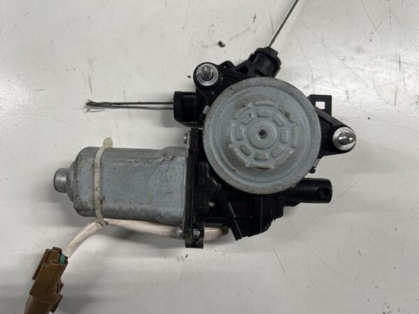 Front Right Door Window Regulator Motor Mitsubishi FUSO OEM MK581274 - Image 2