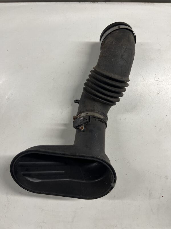 Air Intake Hose w/ Mass Air Flow Sensor HINO 195 OEM 170307873 22204-E0010 - Image 2