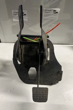 Brake Pedal w/ Valve & Bracket INTERNATIONAL 4300 OEM 103562563