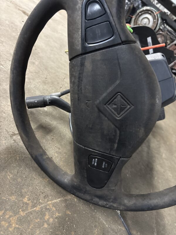 Steering Column w/ Wheel & Combination Switch & Pedal INTERNATIONAL 4300 OEM - Image 2