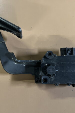 Gas Accelerator Pedal ISUZU NPR Gas 2012-2020 OEM 8980601540