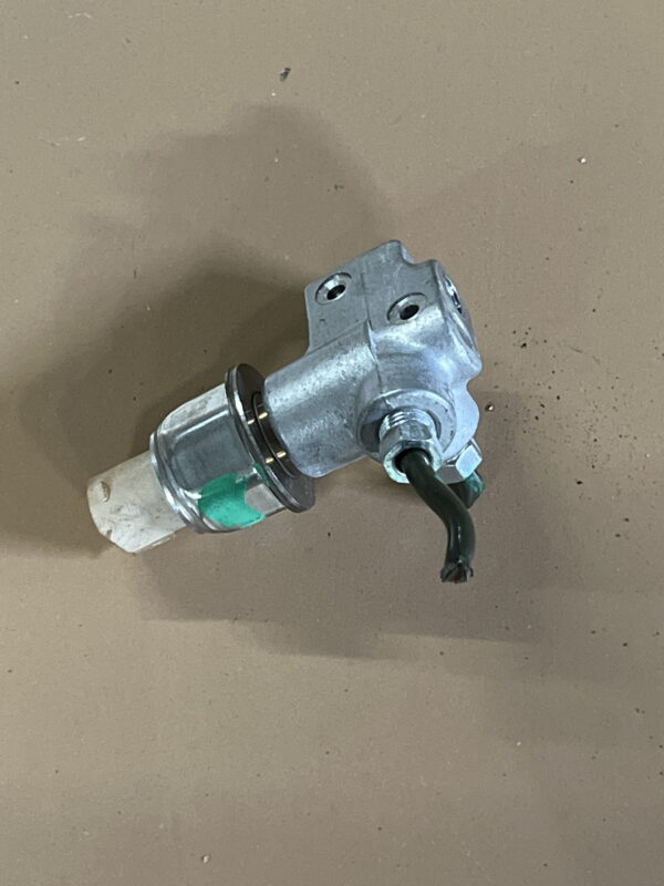 Brake Pressure Sensor ISUZU NPR OEM 22212813 - Image 2