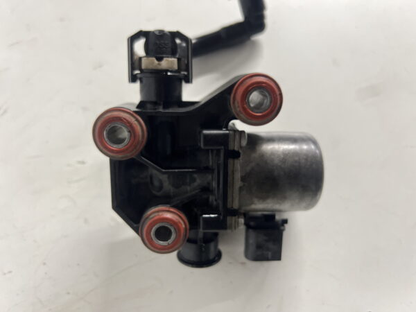 WABCO Water Supply Valve FREIGHTLINER OEM 04-30368-000 - Image 2