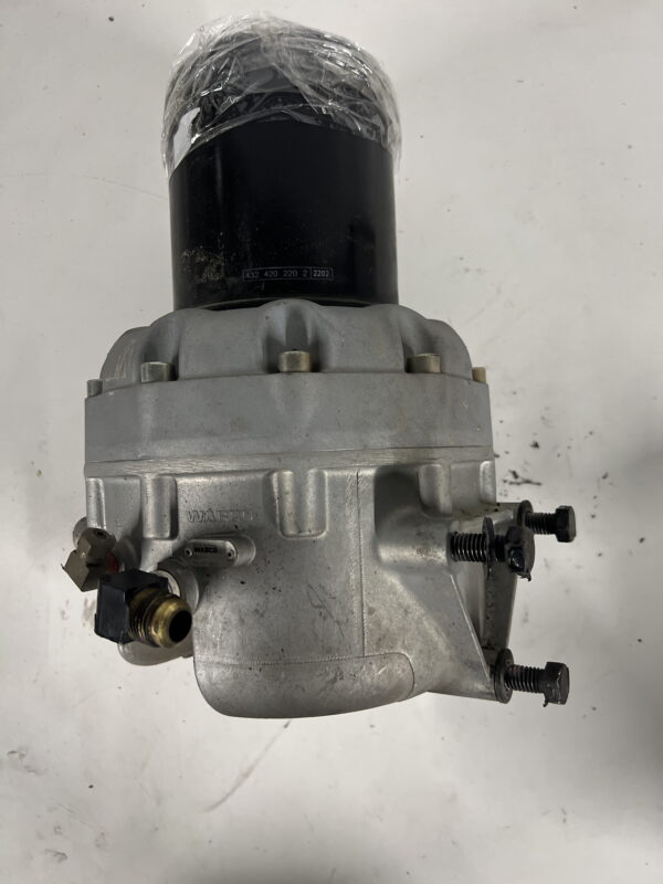 WABCO Air Brake Dryer FREIGHTLINER OEM 4324711010. Cartridge Cracked