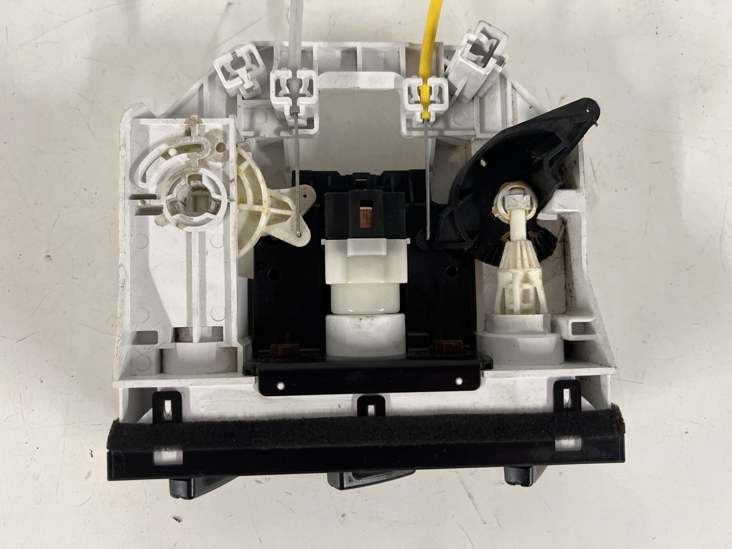 A/C Heater Control Mitsubishi FUSO FE OEM - Image 2