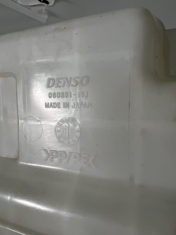 DENSO Washer Reservoir Mitsubishi FUSO FE OEM 060851-161 - Image 3