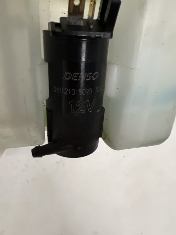 DENSO Washer Reservoir Mitsubishi FUSO FE OEM 060851-161 - Image 4