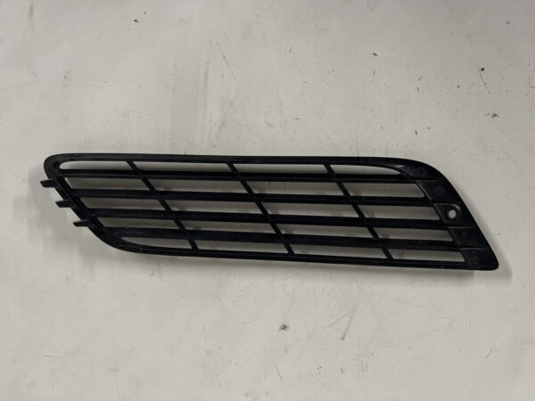 Hood Left Side Air Intake Grille INTERNATIONAL OEM 4134229C2 - Image 2