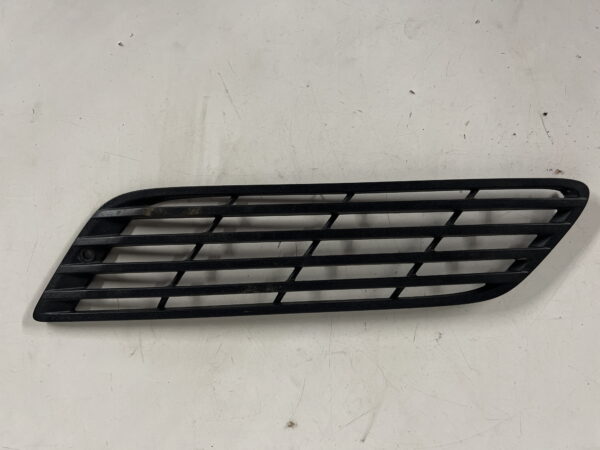 Hood Left Side Air Intake Grille INTERNATIONAL OEM 4134229C2