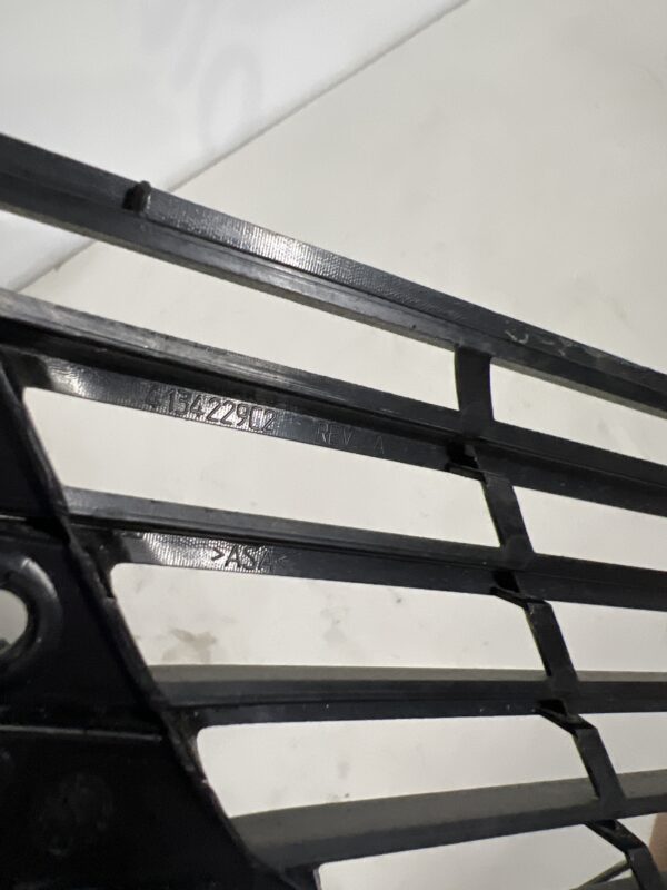 Hood Left Side Air Intake Grille INTERNATIONAL OEM 4134229C2 - Image 3
