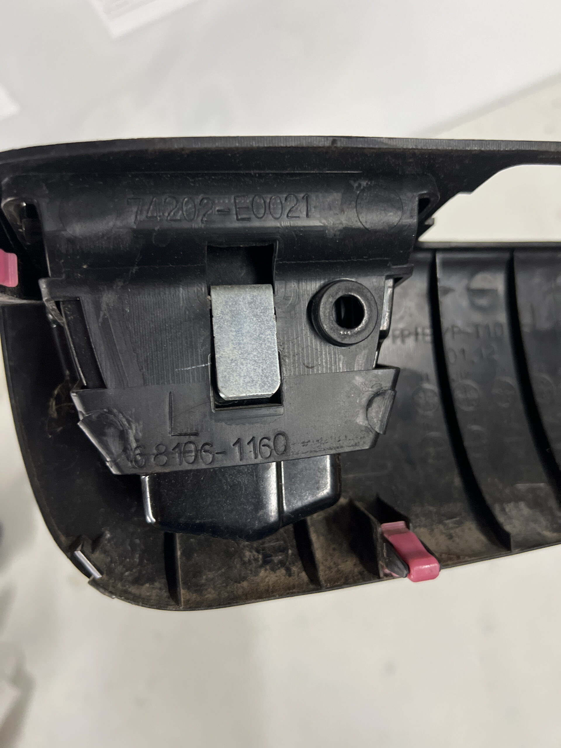 Front Left Door Armrest HINO 268 OEM 74202-E0021 - Image 3