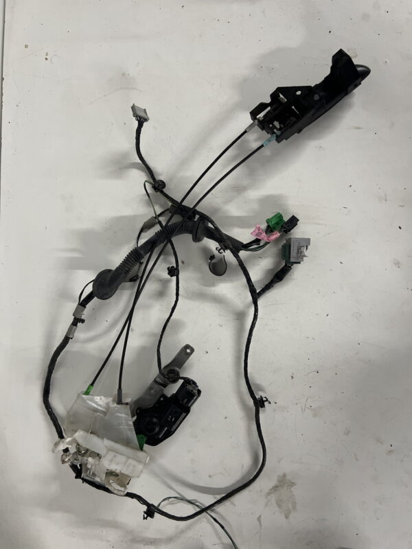 Front Left Door Latch w/ Insude Handle ISUZU NPR 2012-2020 OEM