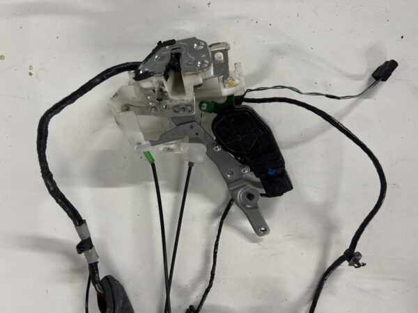 Front Left Door Latch w/ Insude Handle ISUZU NPR 2012-2020 OEM - Image 2