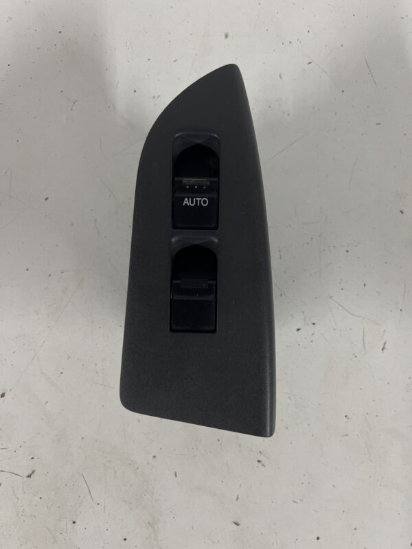 Front Left Door Master Window Switch ISUZU NPR 2012-2020 OEM M64229