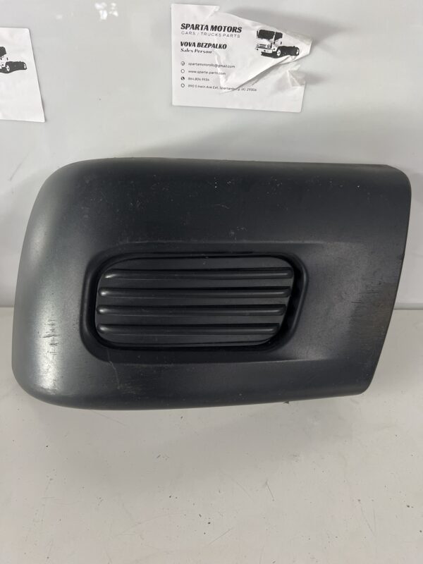 Front Bumper Left Corner Cover Mitsubishi FUSO OEM MK618521 MK618520. Scratches