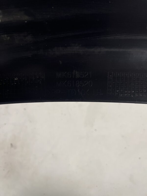Front Bumper Left Corner Cover Mitsubishi FUSO OEM MK618521 MK618520. Scratches - Image 3