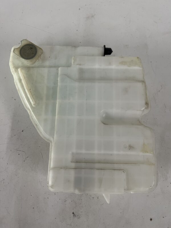 DENSO Washer Reservoir Mitsubishi FUSO FE OEM 060851-161 - Image 2