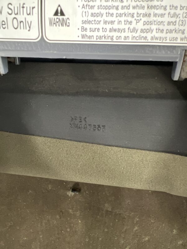 Dashboard Instrument Panel Mitsubishi FUSO OEM MK447357. Dirty, Scuffs & Scratches - Image 4