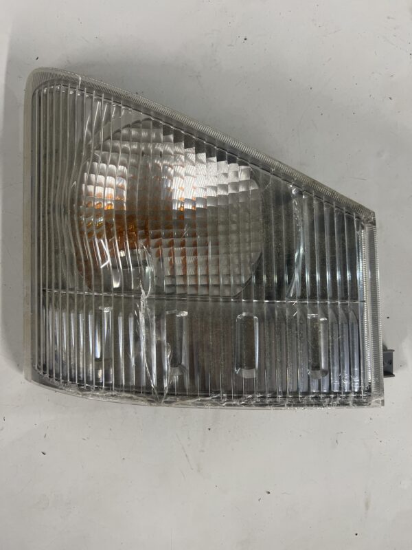 Front Right Corner Parking Light Lamp ISUZU NPR 2012-2020 OEM 210-21873. Cracks on Glass