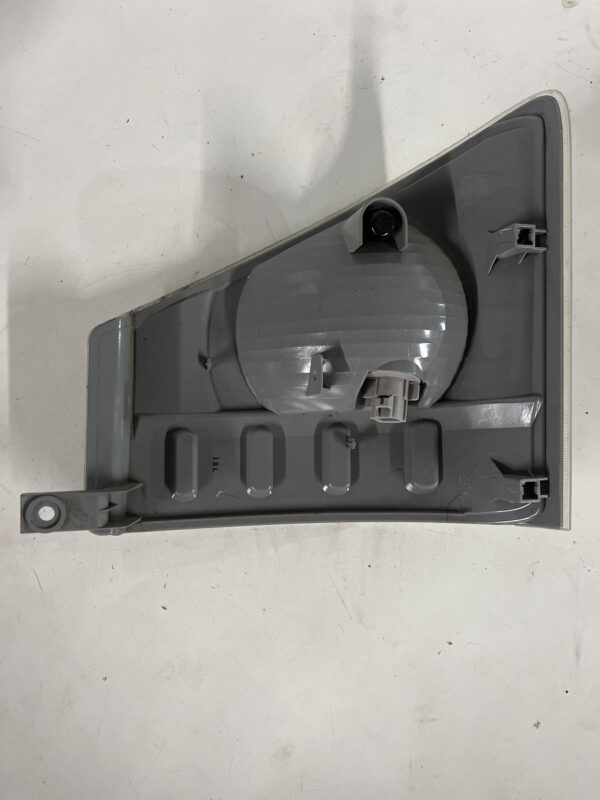 Front Right Corner Parking Light Lamp ISUZU NPR 2012-2020 OEM 210-21873. Cracks on Glass - Image 2