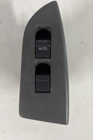 Front Right Door Master Window Switch ISUZU NQR OEM M31870 M31872