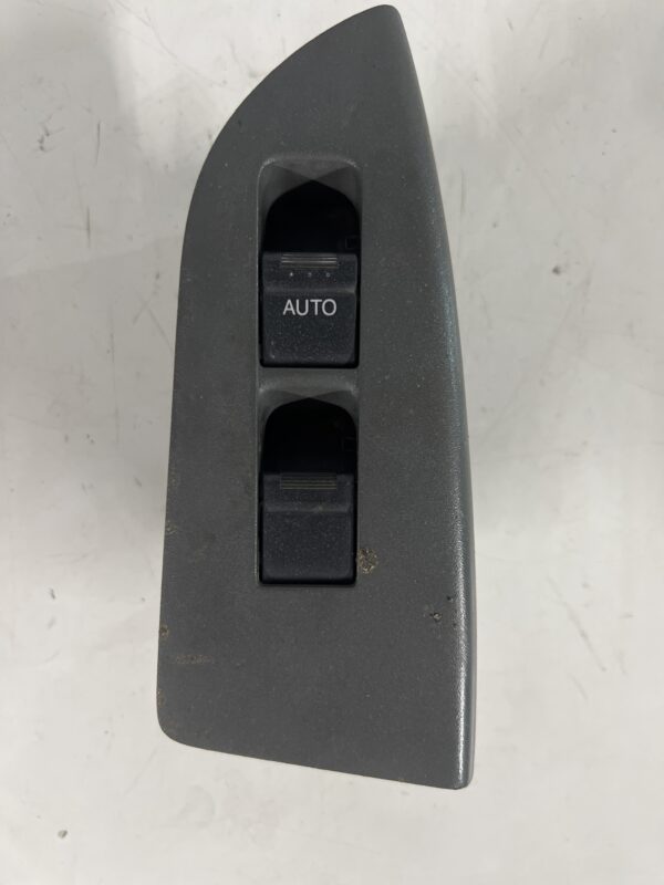 Front Right Door Master Window Switch ISUZU NQR OEM M31870 M31872