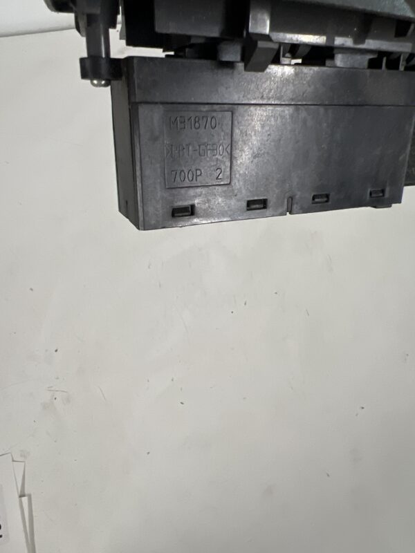 Front Right Door Master Window Switch ISUZU NQR OEM M31870 M31872 - Image 4