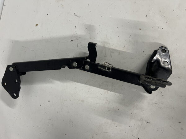 Cab Lock Prop Rod Mitsubishi FUSO OEM - Image 2