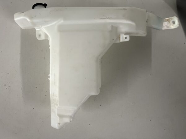 Washer Reservoir 2023 ISUZU NRR Diesel 5.2L 2011-2022 OEM 8980291382 - Image 2