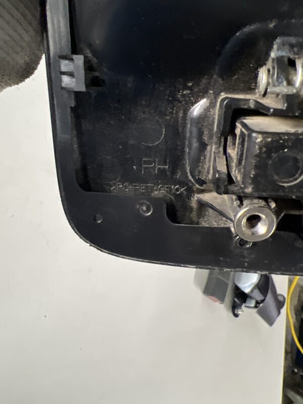 Front Right Door Outside Handle w/ Lock Cylinder 2023 ISUZU NRR Diesel 5.2L 2011-2022 OEM 8980371012 8982013530. Scratches - Image 3