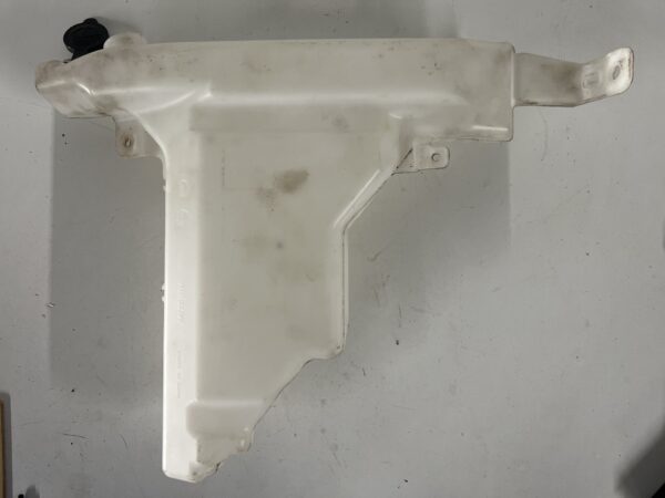 Washer Reservoir 2012-2020 ISUZU NPR-HD Gas V8 2012-2020 OEM 8980291382 - Image 2