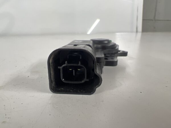 Front Right Door Lock Actuator Motor 2023 ISUZU NRR Diesel 5.2L 2011-2022 OEM 8980582300 - Image 3