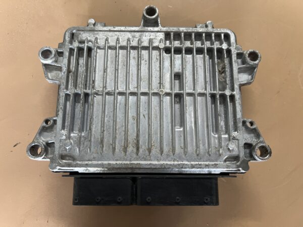 DEF Control Module 2023 ISUZU NRR Diesel 5.2L OEM 8976830031 - Image 2
