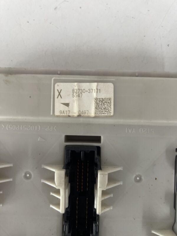 Engine Fuse Box OEM Hino 155 2019 - Image 3